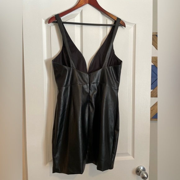 NWT Lulu’s faux leather black dress - Picture 4 of 4
